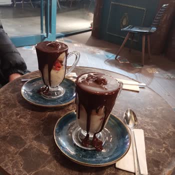 Çikolata Pare Kalitesiz Hizmet Ve Fiyatının Karşılığını Hak Etmeyen Hizmet