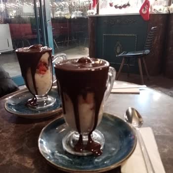 Çikolata Pare Kalitesiz Hizmet Ve Fiyatının Karşılığını Hak Etmeyen Hizmet