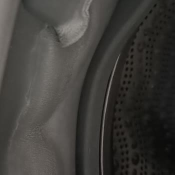 Siemens Çamaşır Makinesinde Paslanma Ve Sızıntı Hayal Kırıklığı