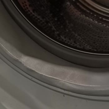 Siemens Çamaşır Makinesinde Paslanma Ve Sızıntı Hayal Kırıklığı