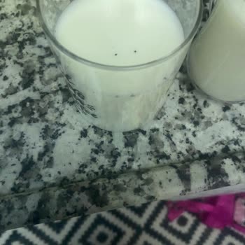 Torku Sütün İçinden Siyah Bir Şeyler Çıktı