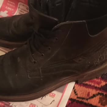 FLO'nun Koku Yapan Ayakkabısı