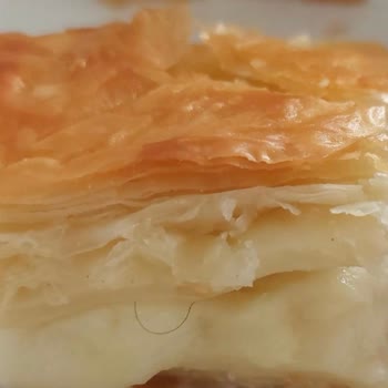 Bülent Börek Kıl Çıkan Böreğinin Arkasında Durmadı