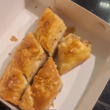 Faruk Güllüoğlu 5 Dilim Baklavayı Köşe Kısımlardan Koyup Göndermişler