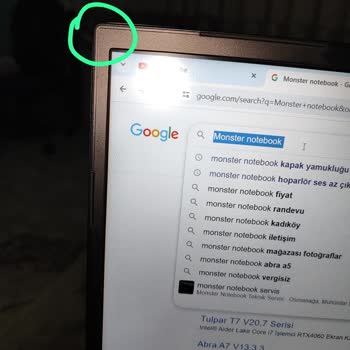 Monster Notebook Ekranın Köşesi Tam Oturmuş Olmaması Ve Kasa Yamukluğu