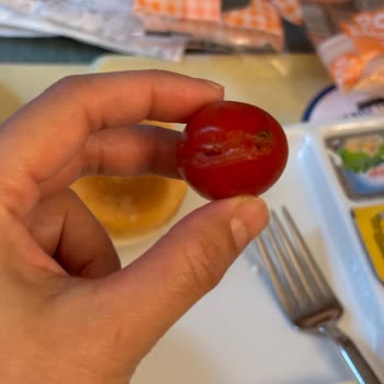 ISS Türkiye Kahvaltıdaki Bozuk Sebze