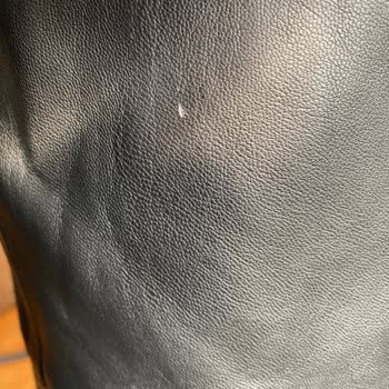 Mango Deri Pantolonda Döküntüler