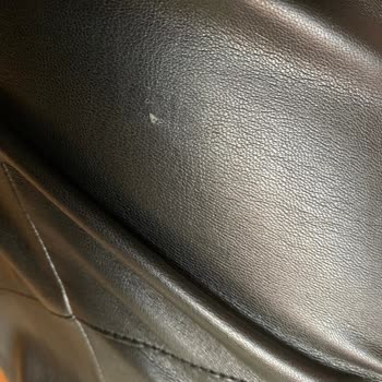 Mango Deri Pantolonda Döküntüler