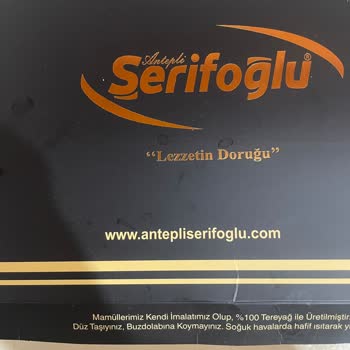 Antepli Şerifoğlu Baklavaları Şekerlenmiş Baklavanın İçinden Çıkan Nesne