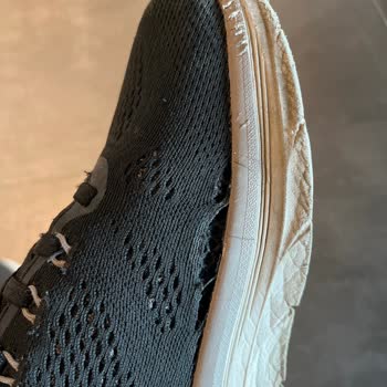 Skechers Spor Ayakkabısı Kenarı Açılma