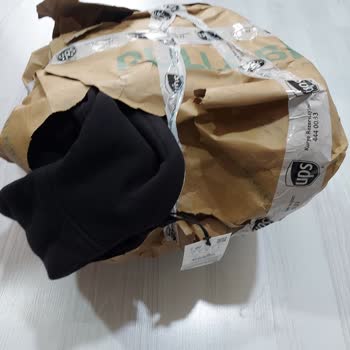 UPS Den Gelen Yırtık Kargo Paketi