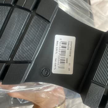 Ürünlere Yanlış Numara Etiketi Yapıştıran Ciddiyetsiz Marka Derimod