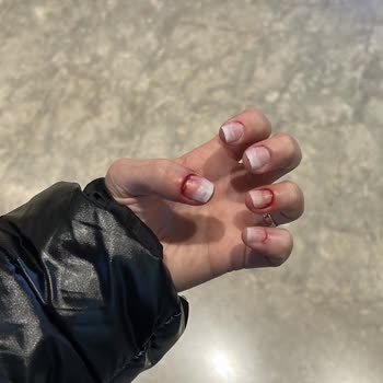 Eyüp Protez Tırnak Manikür Faciası, Tırnağım Dipten Kırıldı