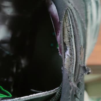 adidas Ayakkabı Bileğinin Yırtılması