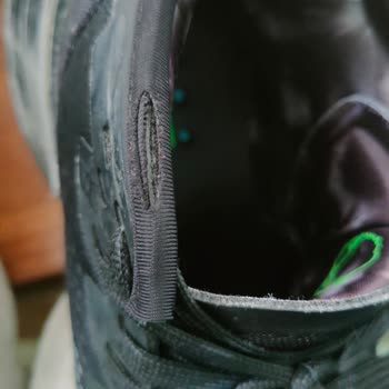 adidas Ayakkabı Bileğinin Yırtılması