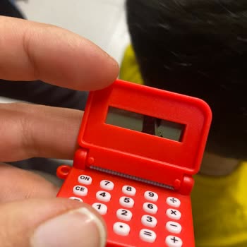 Toybox Kırık Bozuk Hesap Makinesi