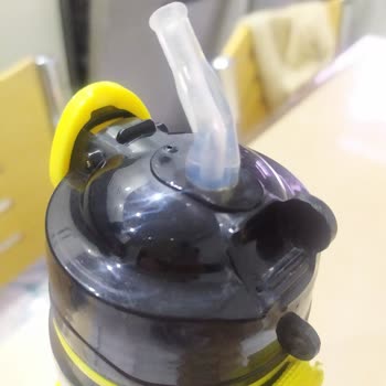 LC Waikiki Suluk Kapağı Kırılması