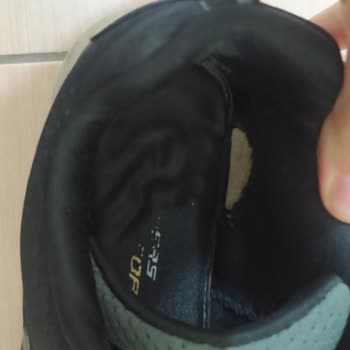 Skechers 6 Ay Bile Giymediğim Ayakkabının Yırtıldığı