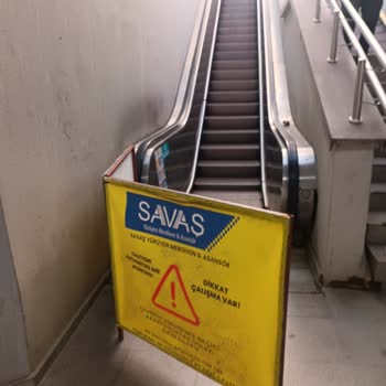 Menemen İzban - Bozuk Yürüyen Merdiven