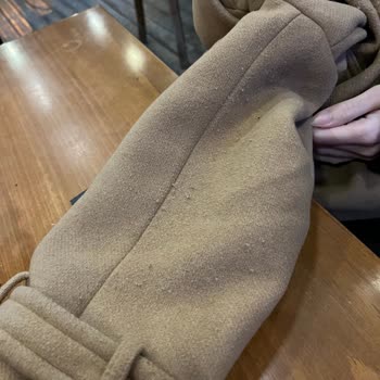 Bershka Kabanımın Sağ Ve Sol Kol Kısmında Tülerme