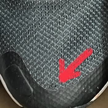 Nike Spor Ayakkabı 1 Ay İçinde Kumaşı Açıldı