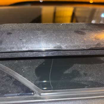 I Noticed a Crack in the Sunroof of My Skoda Kamiq
