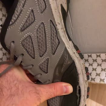 Skechers Ayakkabım Yırtıldı. 1 Yıl Bile Olmadı.