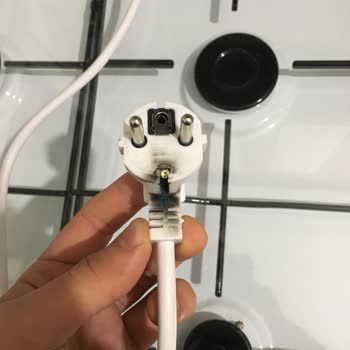 Vestel Yeni Aldığım Fırın Bozuk Ve Tehlikeli. Televizyon Gibi Patlayacaktı.