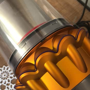 Dyson V15 Boyasının Soyulması