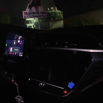 Opel Corsa Ekran Sorunu