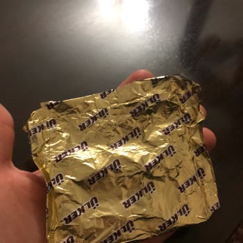 Ülker Kare Çikolatasının İçinden Yarım Paketlenmiş Ürün Çıktı