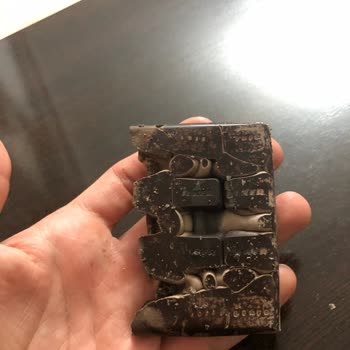 Ülker Kare Çikolatasının İçinden Yarım Paketlenmiş Ürün Çıktı