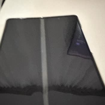 Samsung Galaxy Z Fold 4 Orta Siyah Şerit Ayrılması