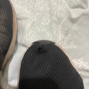 Nike Ayakkabıda Patlaklar Meydana Geldi