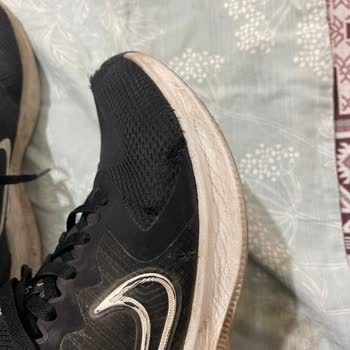 Nike Ayakkabıda Patlaklar Meydana Geldi