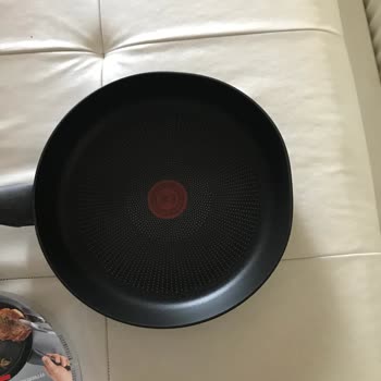 Tefal'den Şikayetçiyim Aldığım Tava Hatalı Çıktı.