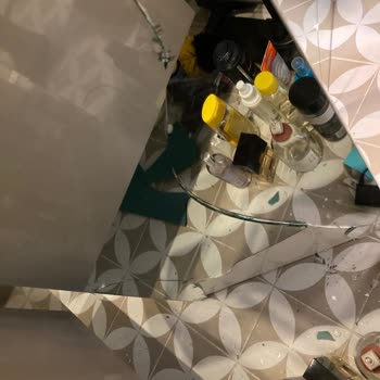 Kale Banyo Dolabı Düşmesi