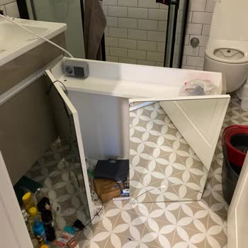 Kale Banyo Dolabı Düşmesi