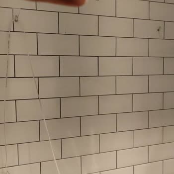 Kale Banyo Dolabı Düşmesi