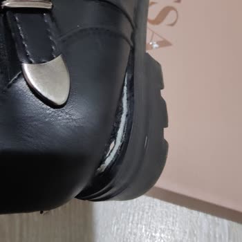 Desa Kısa Sürede Parçalanan Ayakkabının Mağduriyetinin Giderilmesi