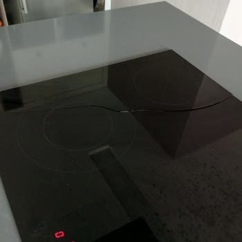 Garantideki Arçelik Cam Ocak Aniden Kırıldı