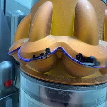 Dyson V15 Dökülen Boya Sorunu
