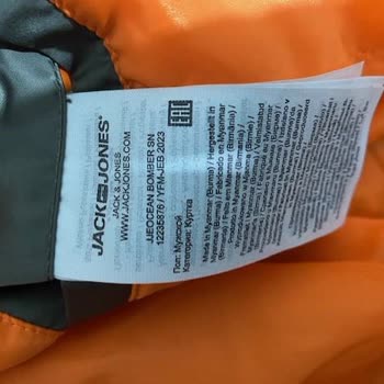 Jack & Jones Ceket Üzerinde Çıkan Lekeler İle İlgili.