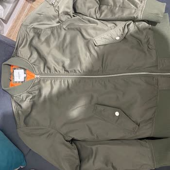 Jack & Jones Ceket Üzerinde Çıkan Lekeler İle İlgili.