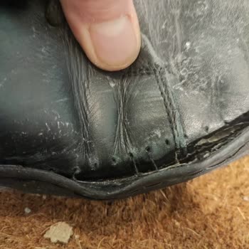Hotiç Ayakkabı Ayakkabı Kenarlarından Açılma Yaptı