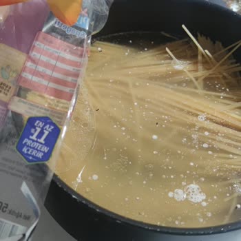 Piyale Makarnanın İçerisinden Böcek Çıkması