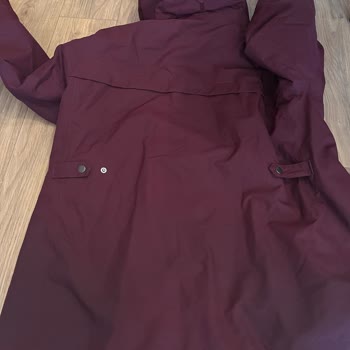 Decathlon Mont Kumaş Kararması (ilk Giyimde)