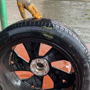 Ernaz Renault BAYİ/İZMİT Sıfır Araçta Lastik Problemi