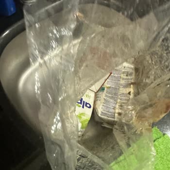 Hepsiburada'dan Özensiz Paketleme Sebebi İle Akmış Ürün Teslimatı