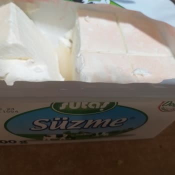 Sütaş Pembe Süzme Peynir.